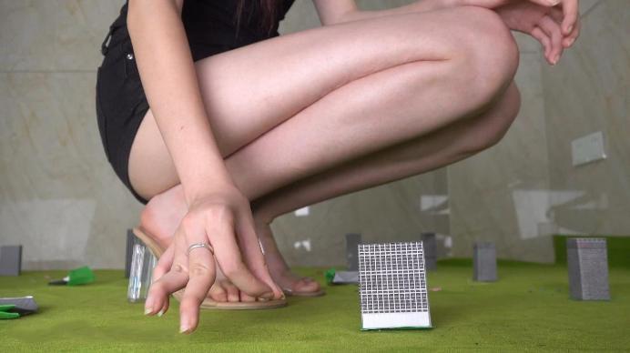 GTS女巨人雪儿高跟美脚踩踏城市，美脚玩弄小人，刺激语言！【南国原创】 YC-241027